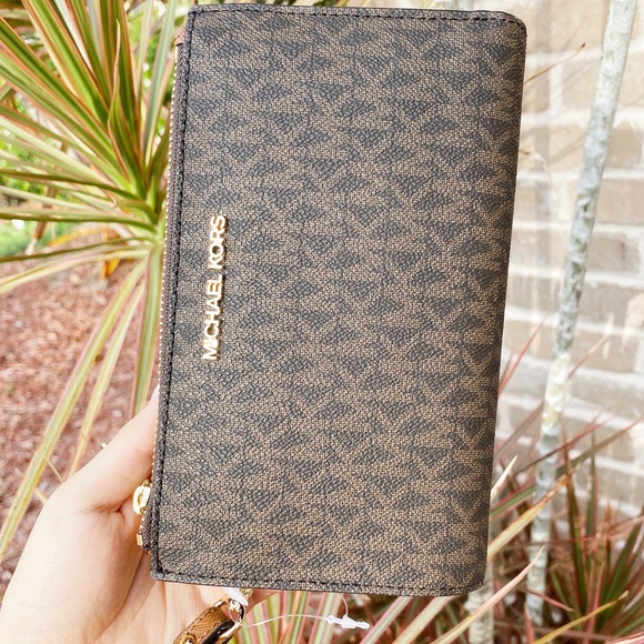 Gaby’sBags💕NWT Michael Kors Wristlet - Picture 4 of 8